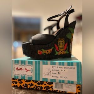 Keke Tiki Wedges by Bettie Page